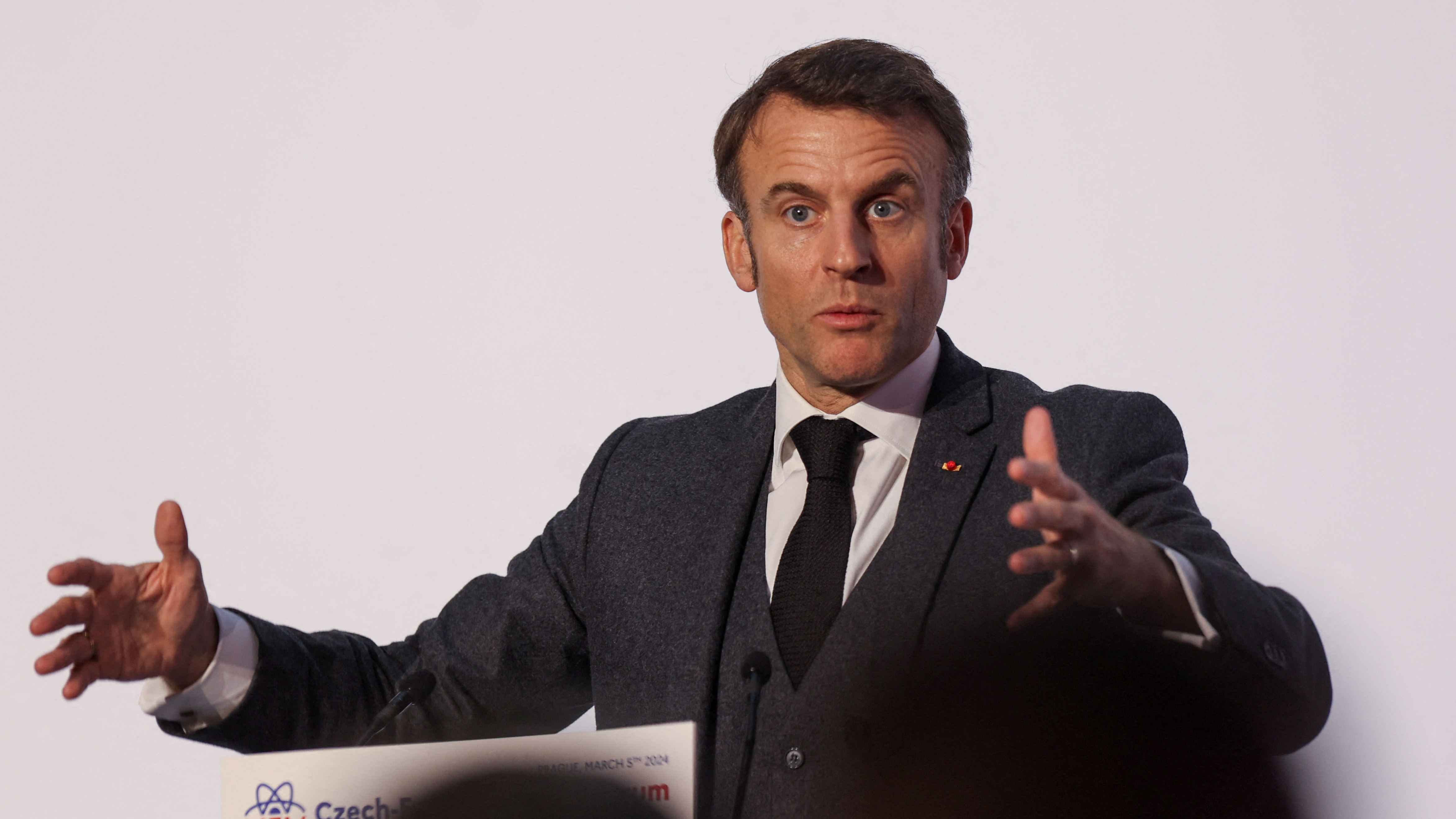 من اليمين واليسار.. ماكرون يواجه اتهامات بإنكار نتائج الانتخابات