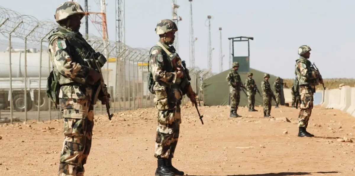 أحد قادة "الجماعات الإرهابية" بالساحل يسلم نفسه للجيش الجزائري