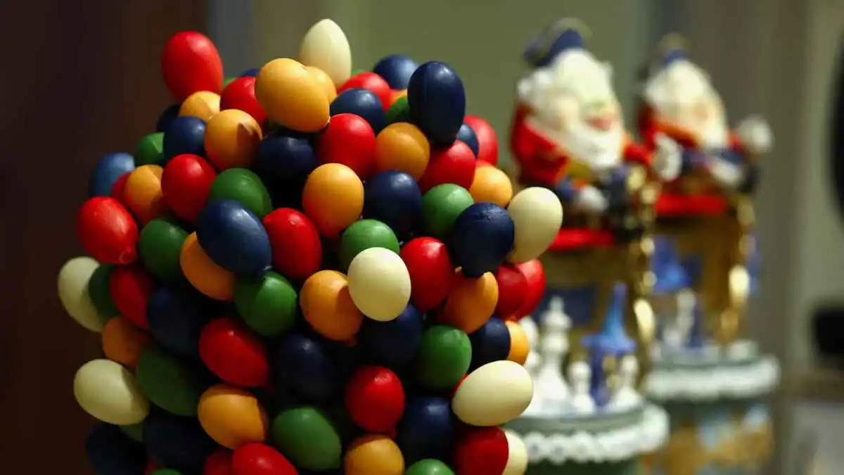 بعضها استغرق 25 ساعة.. معرض لمنحوتات شوكولاتة الفصح في بلجيكا (فيديو)