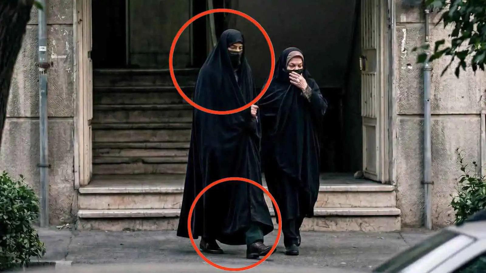 "جلباب التخفّي".. قادة إيران بملابس نسائية هرباً من رادار الموساد (فيديو إرم)