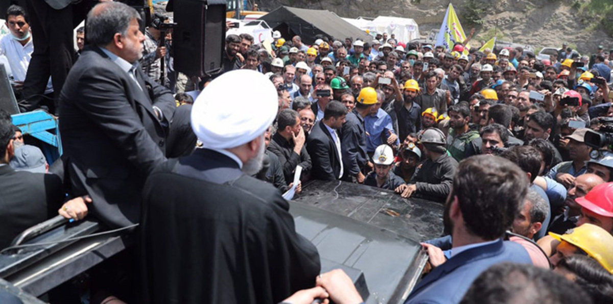 فيديو وصور.. مؤيدو روحاني يحرقون مقرات منافسه المتشدد إبراهيم رئيسي