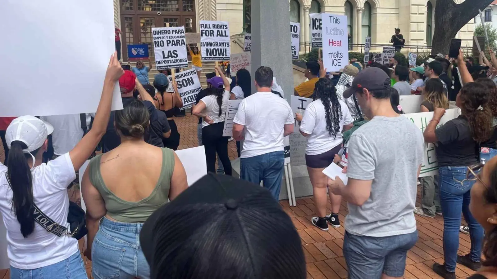 من كاليفورنيا إلى تكساس.. تظاهرات الهجرة تتمدد