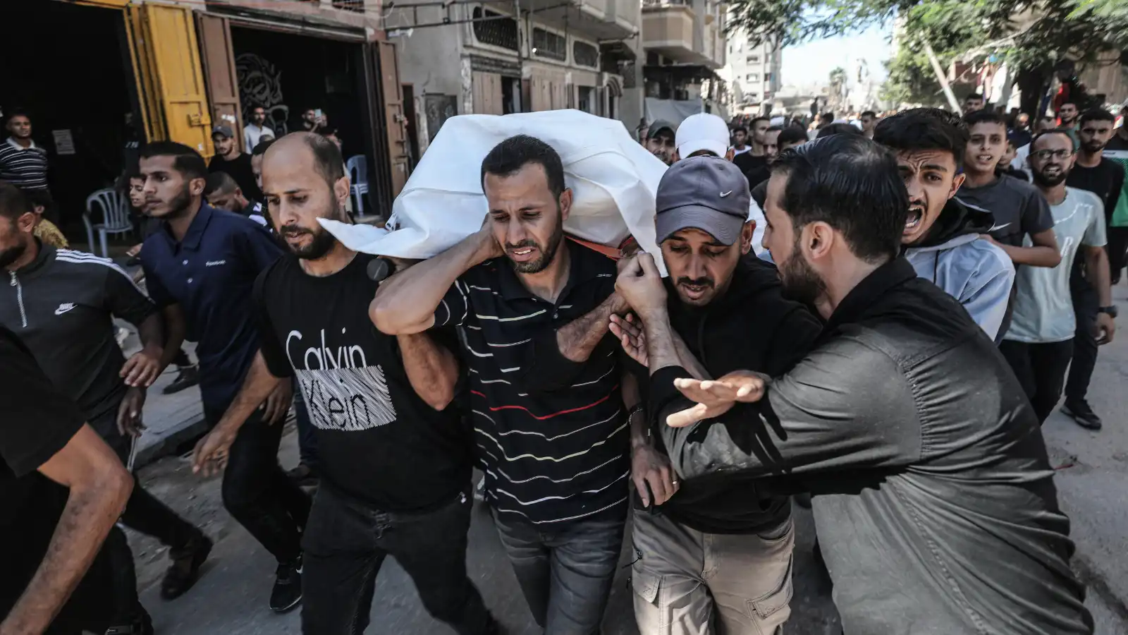 بينهم القيادي يحيى المبحوح.. قتلى بقصف إسرائيلي على استراحة في غزة