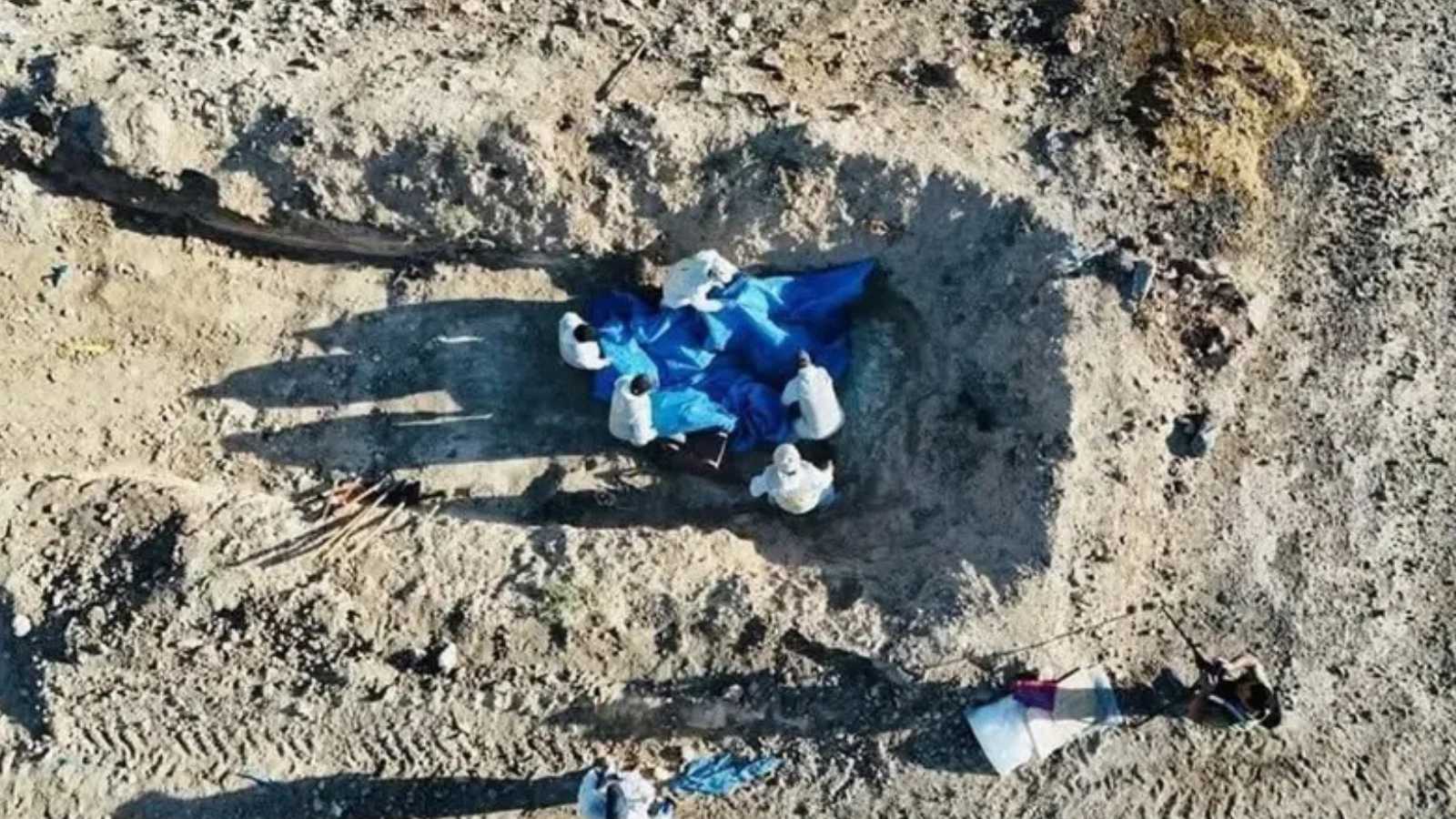 العراق ينتهي من فتح مقبرة جماعية لداعش شمالي نينوى