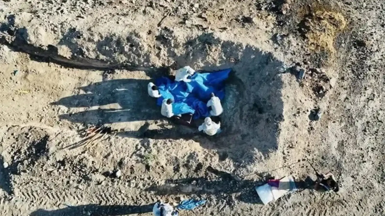 العراق ينتهي من فتح مقبرة جماعية لداعش شمالي نينوى