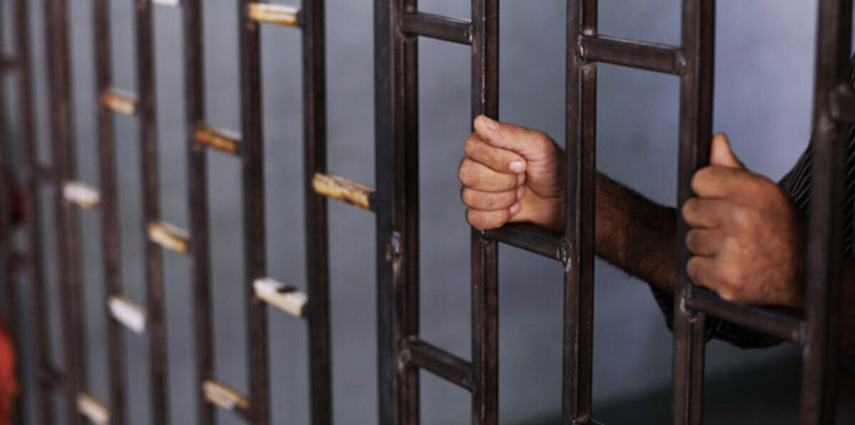 الكويت تسلّم إيران 47 معتقلًا