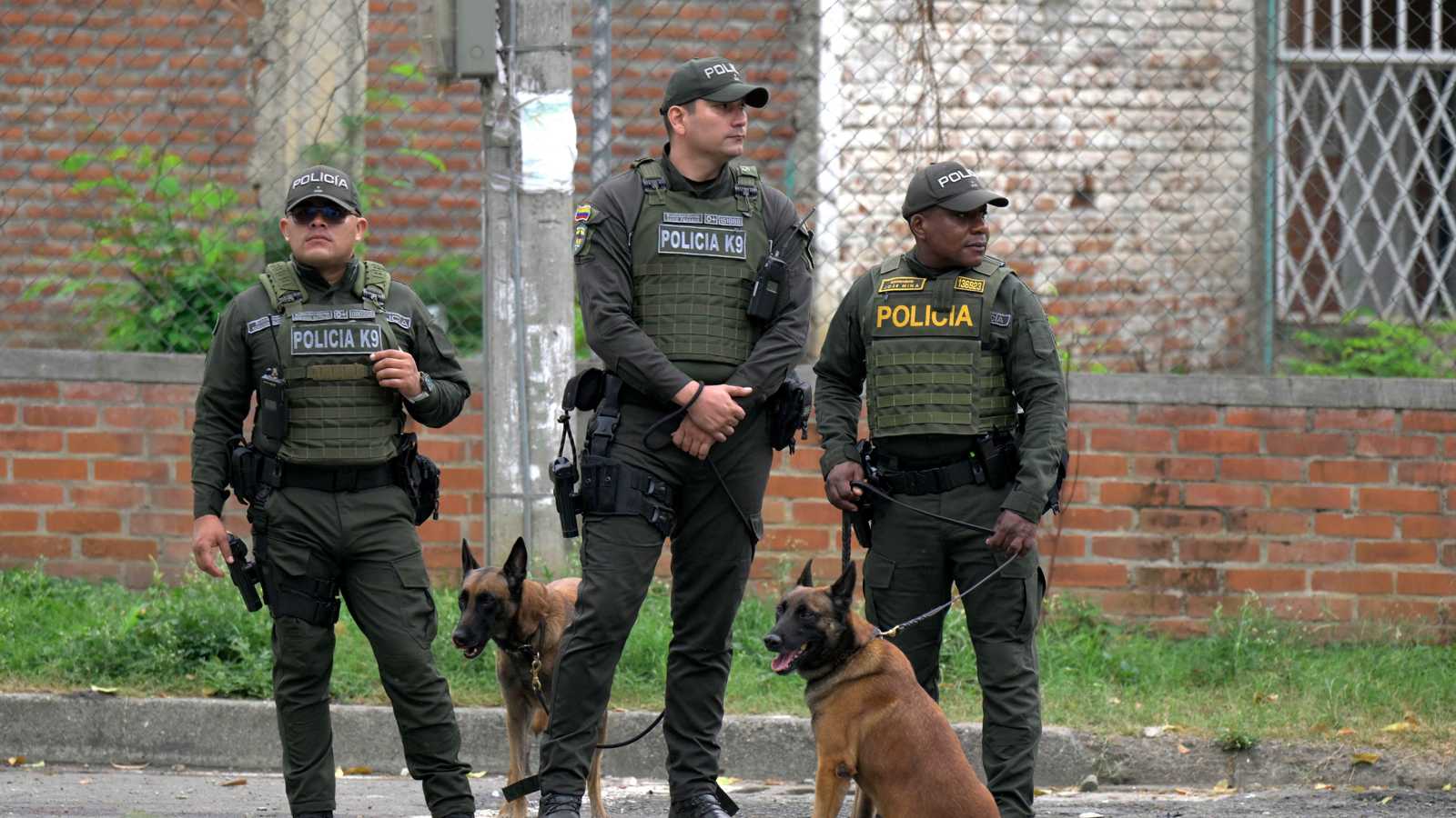 مقتل 4 رجال أمن بهجومين في كولومبيا