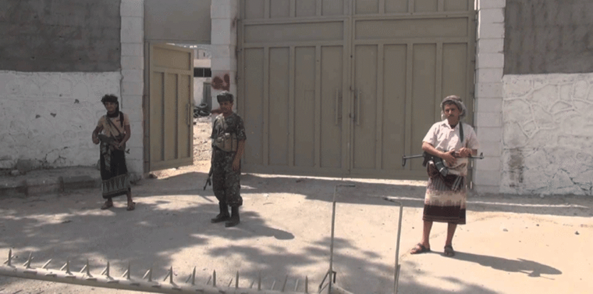 اليمن محافظ حضرموت يوقف توجها حكوميا لبيع معسكر للجيش في المكلا