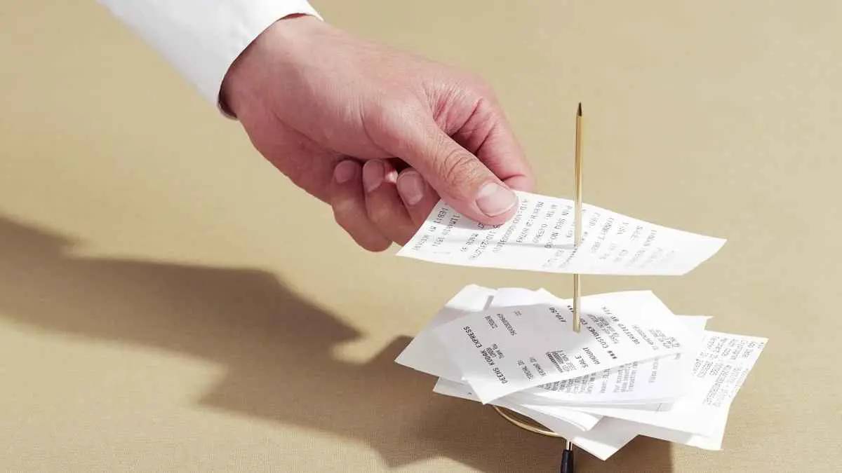 هل تطلب إيصالاً ورقياً لمشترياتك؟ ربما حان الوقت لتتوقف