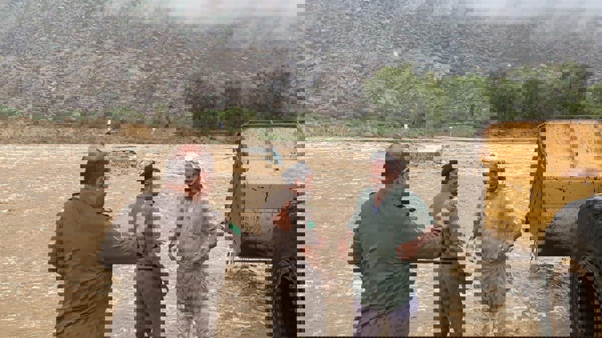 السعودية.. فقدان شخصين في عملية إنقاذ فاشلة لأشخاص احتجزهم سيل جارف 