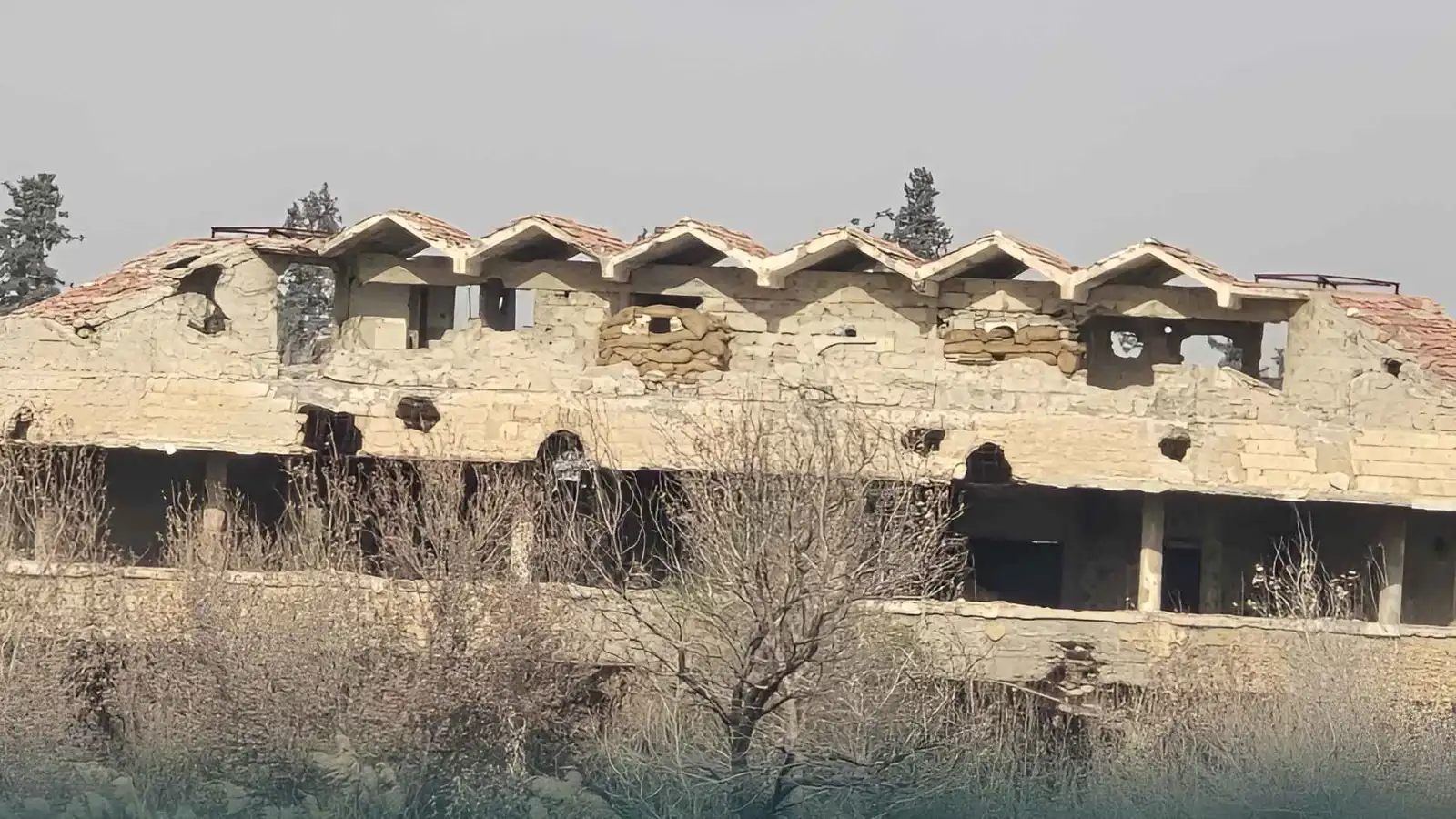 الجيش السوري يعلن بلدات في حلب مناطق عسكرية و"قسد" يحشد شرقاً (صور)