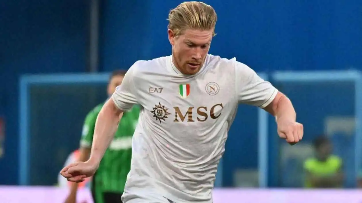 كيفين دي بروين لاعب نابولي الإيطالي