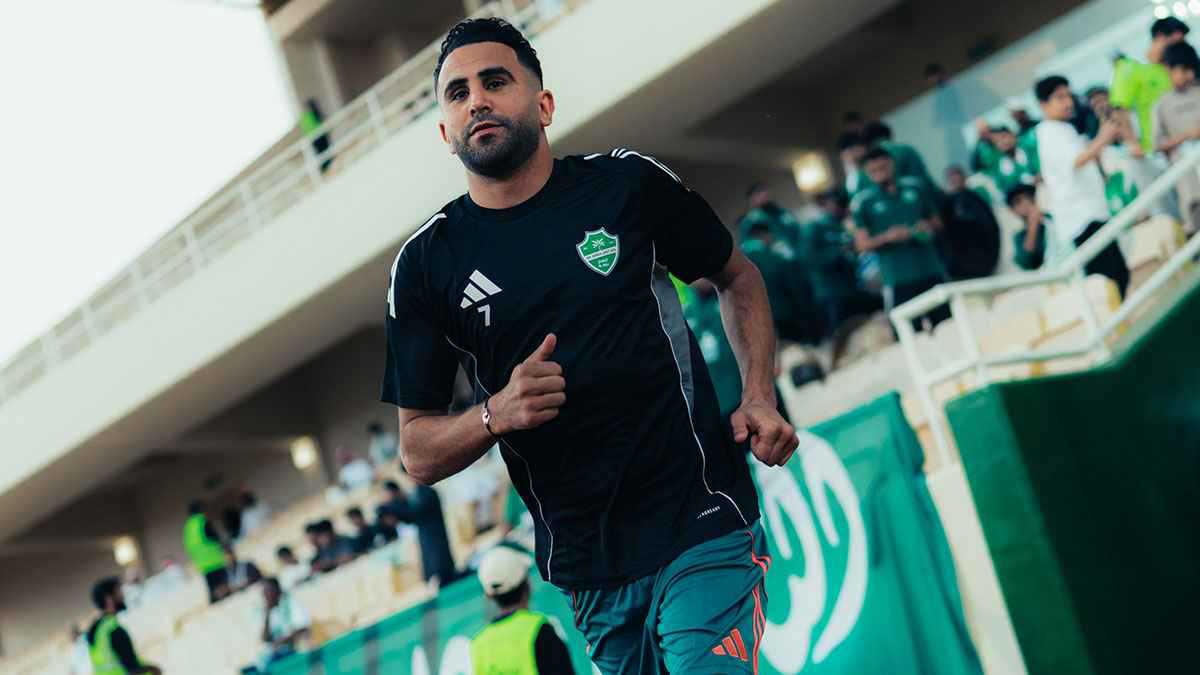 رياض محرز على رادار فنربخشة التركي 