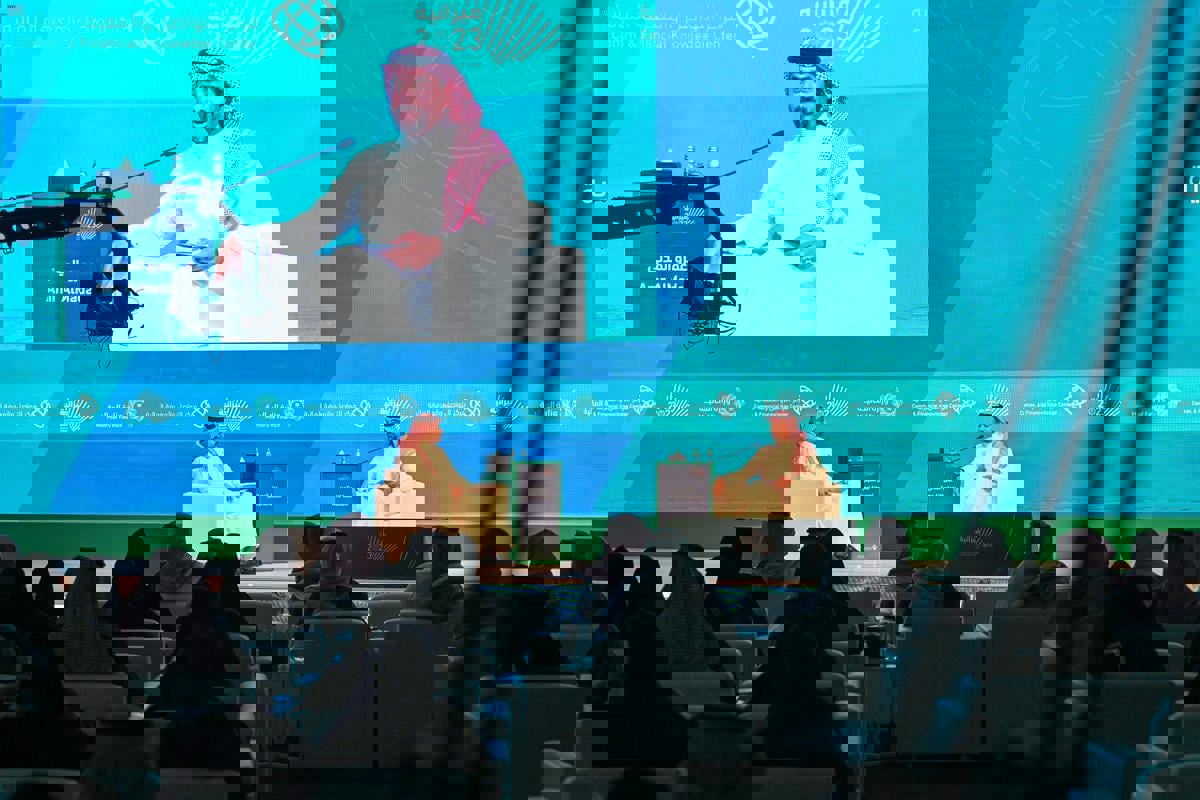 "نزاهة" تعلن ضبط مسؤول سعودي بتهم فساد