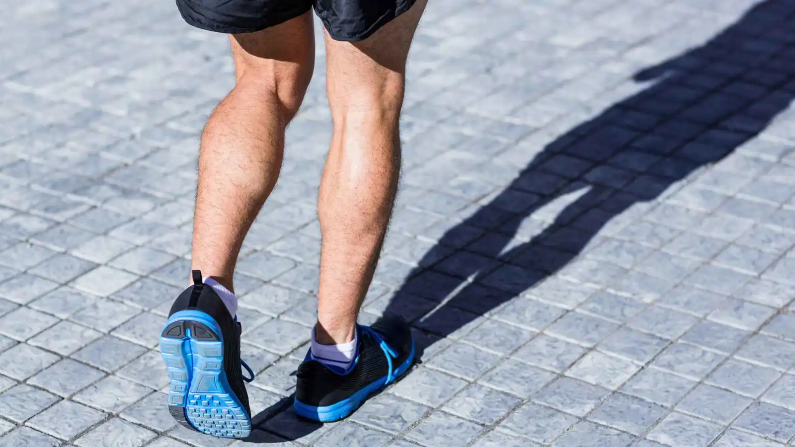 هل المشي وحده كافٍ كتمرين يومي؟