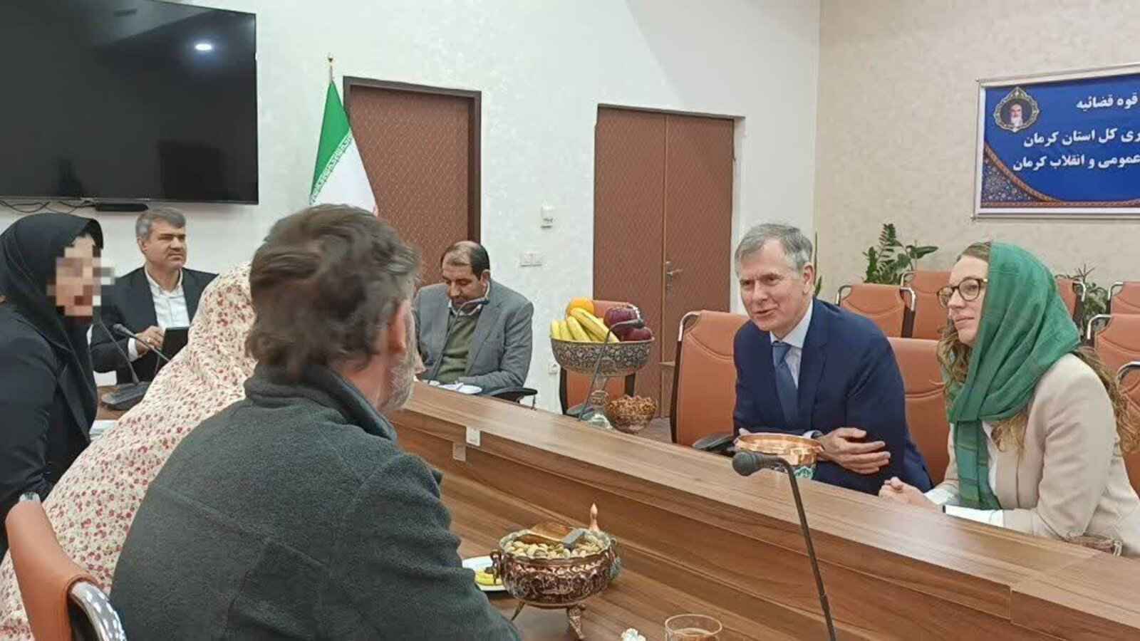 إيران تحتجز بريطانيَّين متّهمين بارتكاب جرائم أمنية