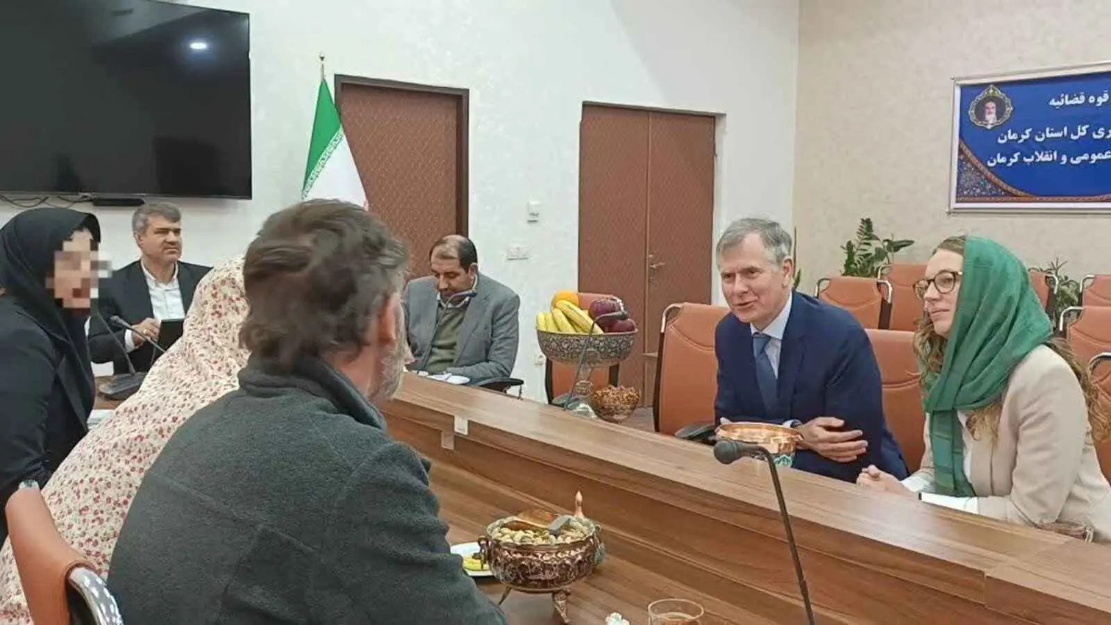 إيران تحتجز بريطانيَّين متّهمين بارتكاب جرائم أمنية