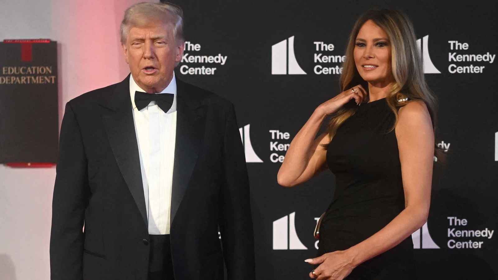 "البؤساء" تتحول إلى ساحة جدل بعد حضور ترامب وميلانيا (فيديو)