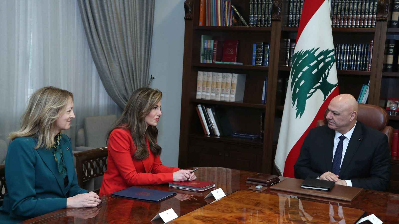 عون: المشاورات لتشكيل الحكومة اللبنانية الجديدة في خواتيمها