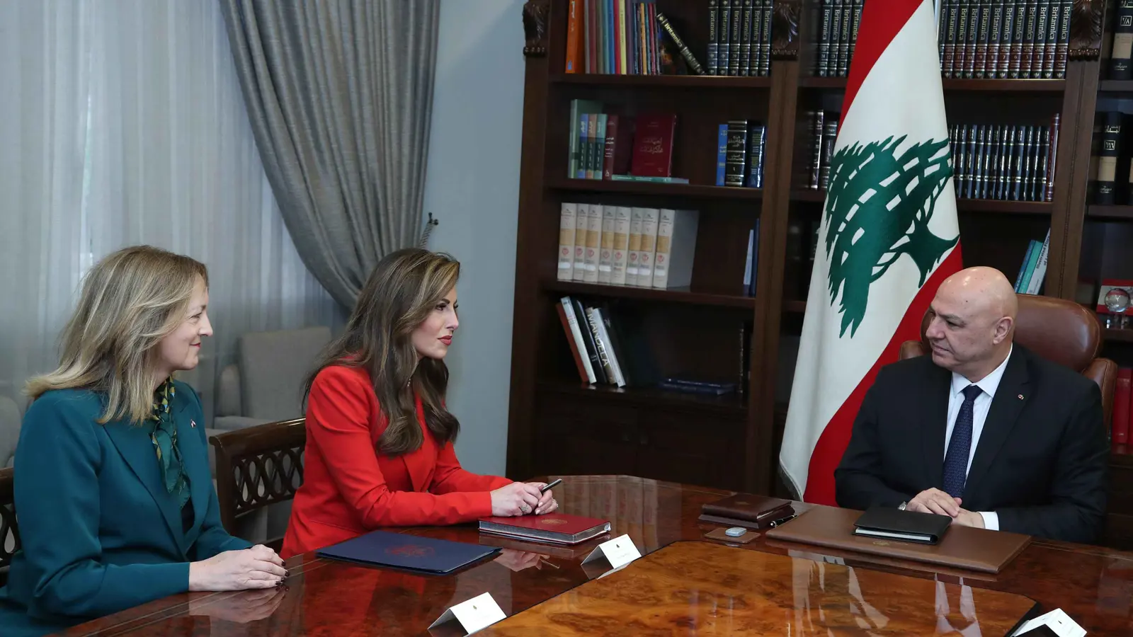 عون: المشاورات لتشكيل الحكومة اللبنانية الجديدة في خواتيمها