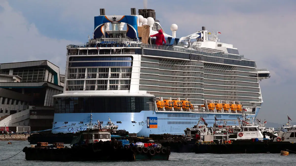 راكب يثير الذعر على متن سفينة سياحية في سنغافورة بسبب كورونا