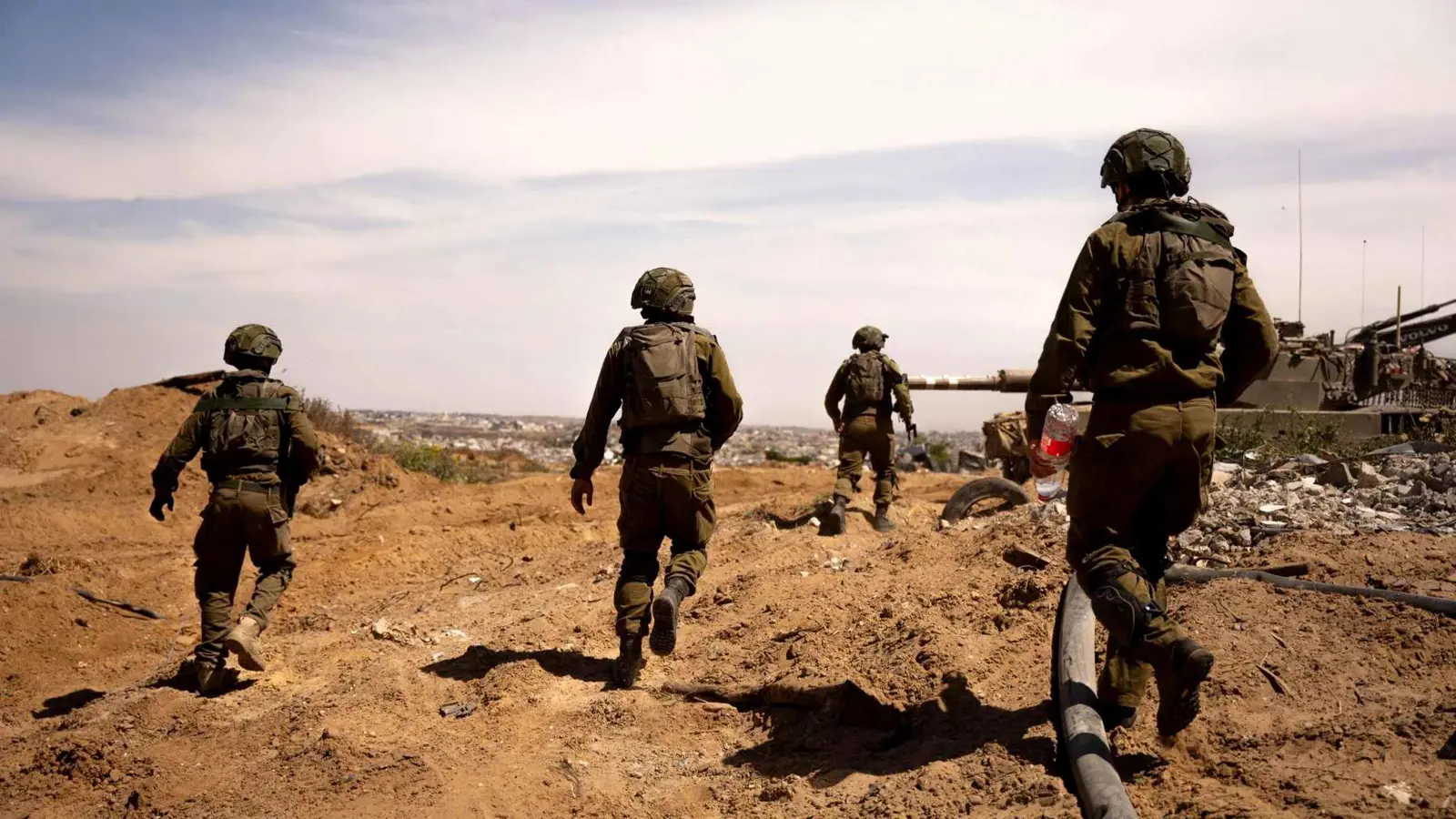 جنود تحت الأنقاض وعمليات إخلاء.. تفاصيل "الكمين القاتل" في خان يونس