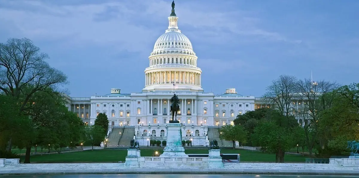 "فيسبوك" تسلم الكونغرس الأمريكي "إعلانات سياسية" بشأن روسيا