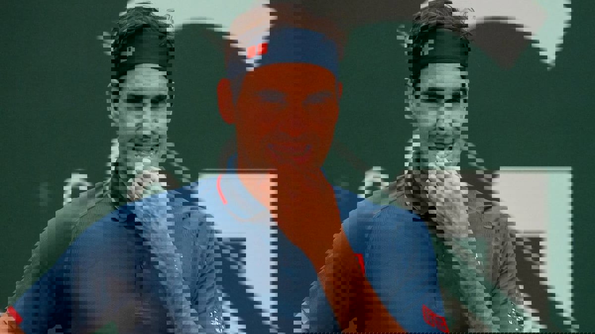 فيدرر يلمّح لعودته إلى ملاعب التنس