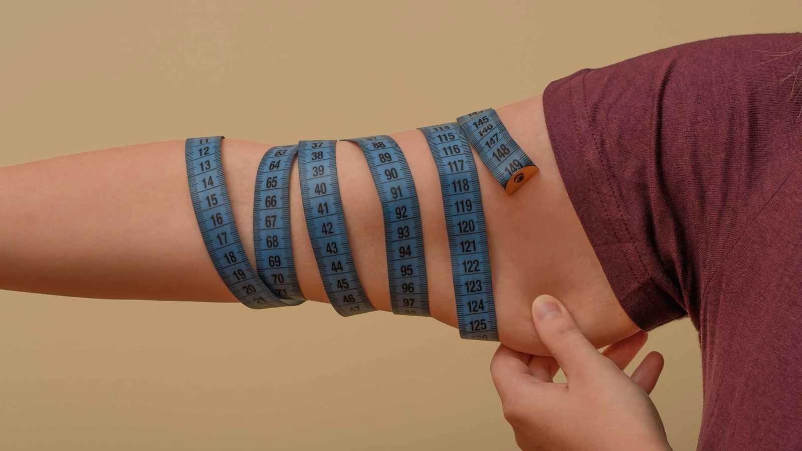 ترهلات الجسم بعد خسارة الوزن.. تحدٍ نفسي أكثر منه جسديًا