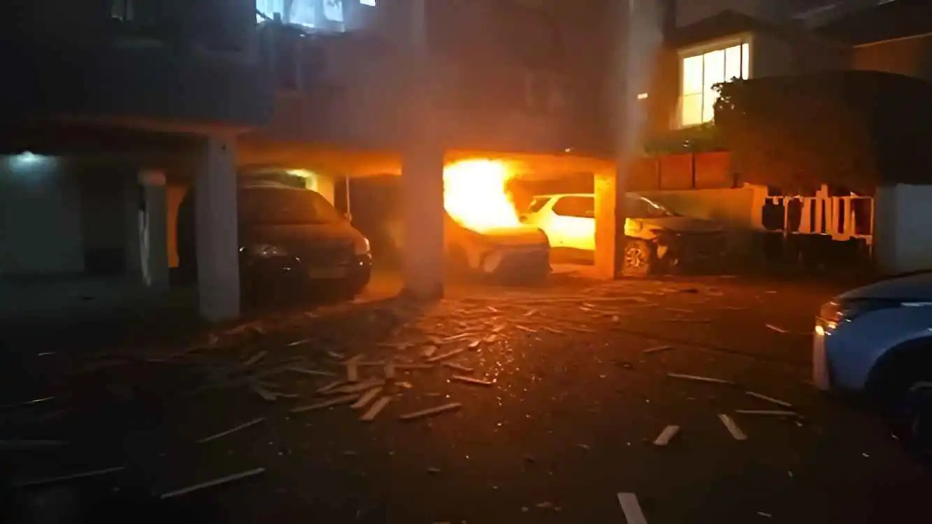 مقتل وإصابة 8 إسرائيليين بشظايا صاروخ إيراني استهدف تل أبيب (فيديو)