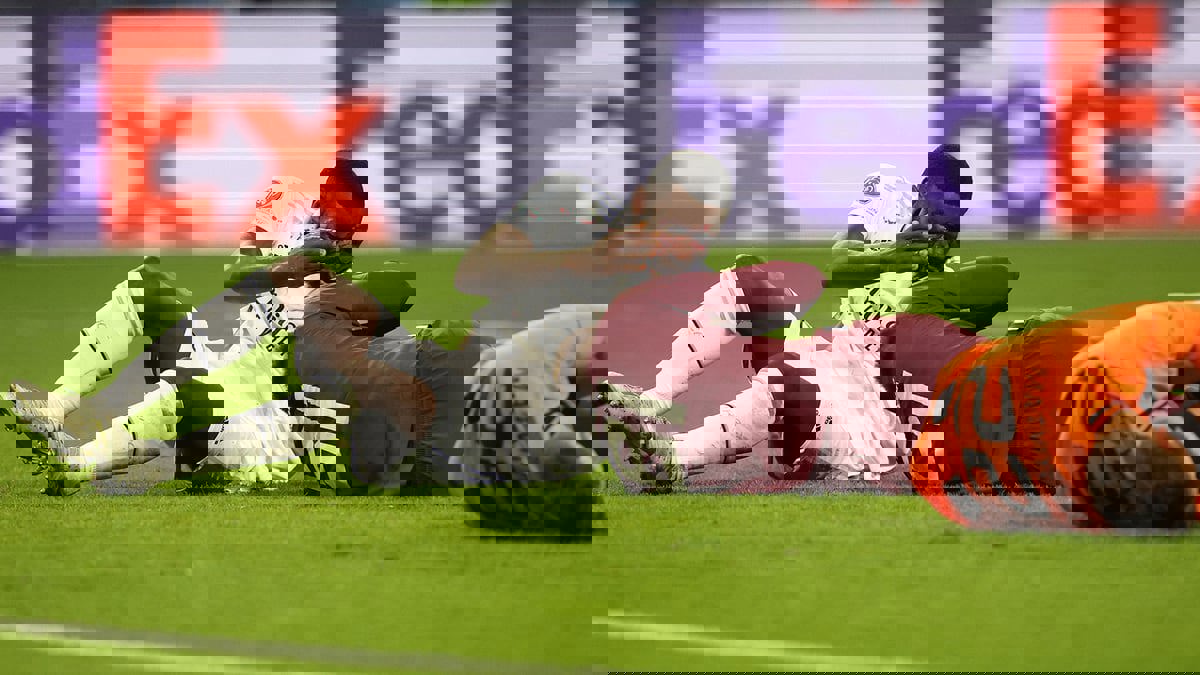 صحف رياضية: "ريال مدريد إلى دور الـ16 بالدماء".. "مبابي سئم ويريد المغادرة".. و"يا لها من سرقة"