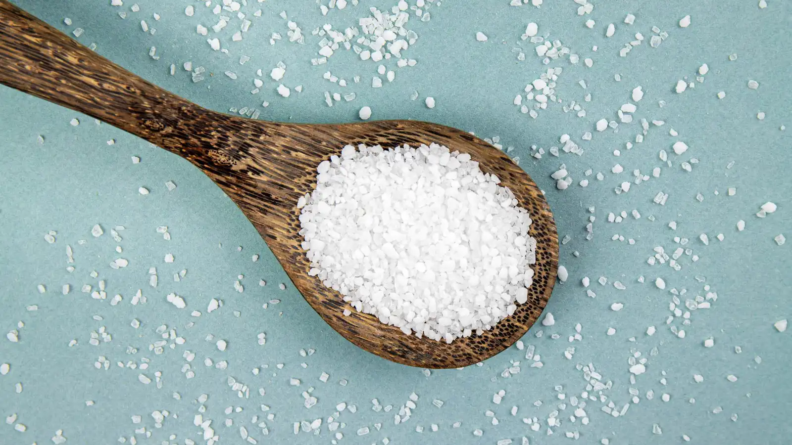 الملح الأخضر أم العادي.. أيهما أفضل لخفض ضغط الدم؟