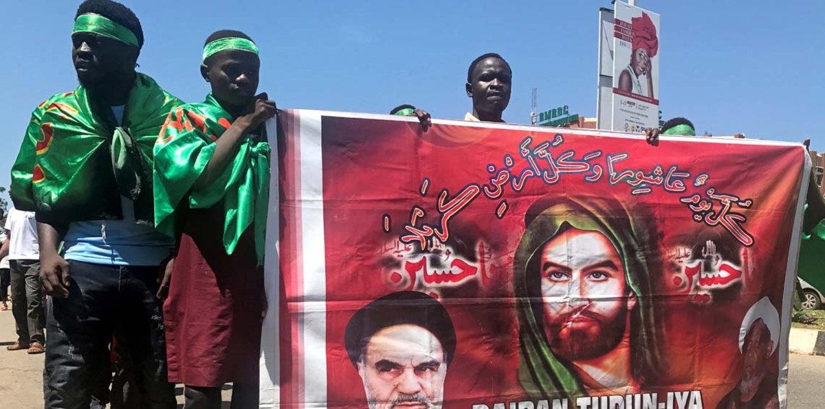 الشيعة بنيجيريا في مواجهات مع الشرطة (صور)