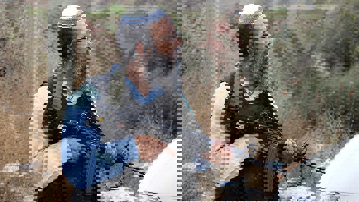 إقبال شعبي إسرائيلي غير مسبوق على حمل السلاح والمتشددون يتصدرون القائمة