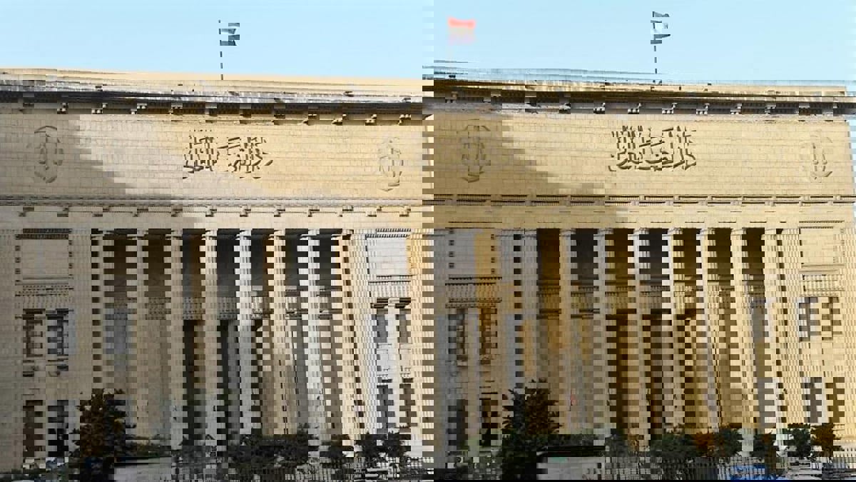 مصر.. عزل نائب رئيس مجلس الدولة والسجن لبطل "الرشوة الكبرى"