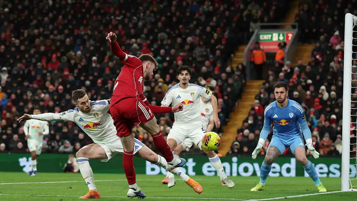 ليفربول يواصل نزيف النقاط بالدوري الإنجليزي ويتعادل على أرضه أمام ليدز