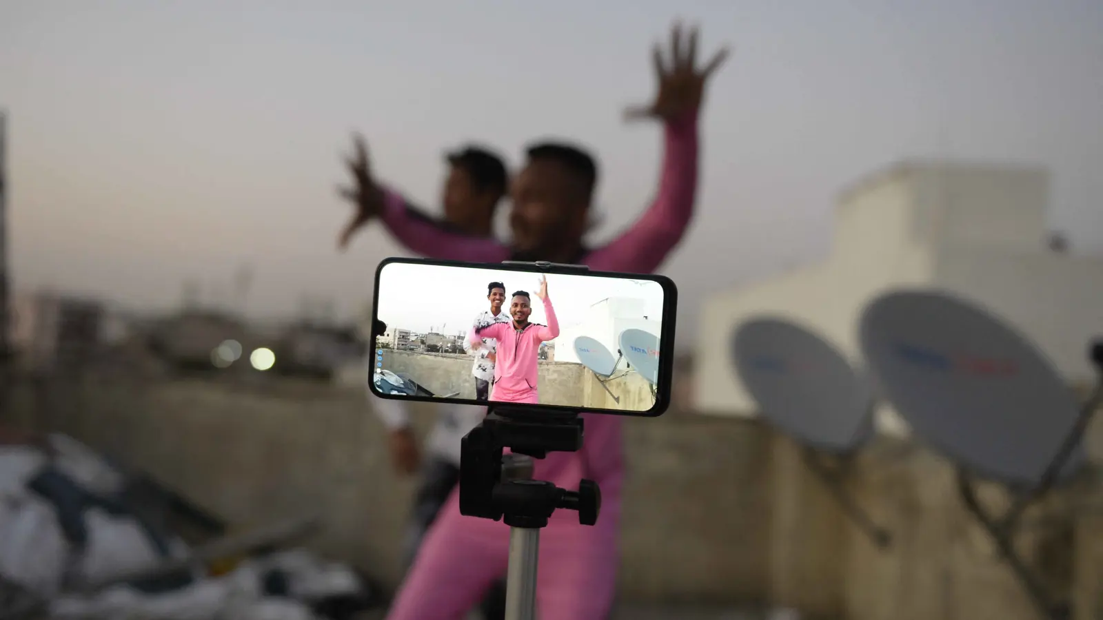 مصورون يكشفون أفضل حيل التصوير بالهاتف.. ما هي؟