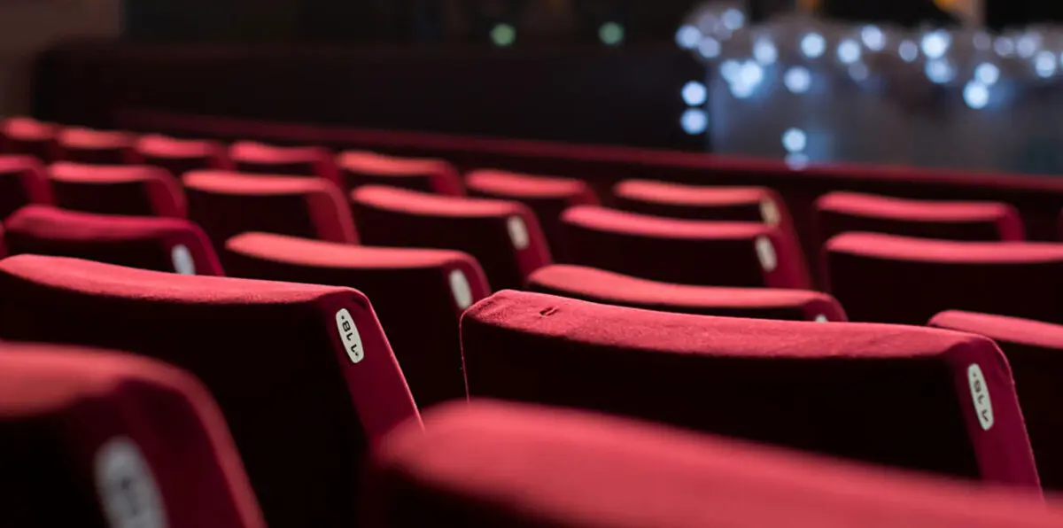 السينما تقتحم مناطق السعودية دون قرار رسمي