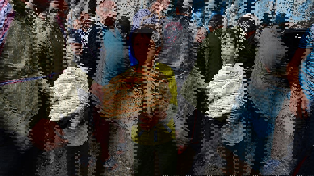 الحكومة السورية ترفع سعر الخبز والمازوت مع تفاقم الأزمة الاقتصادية