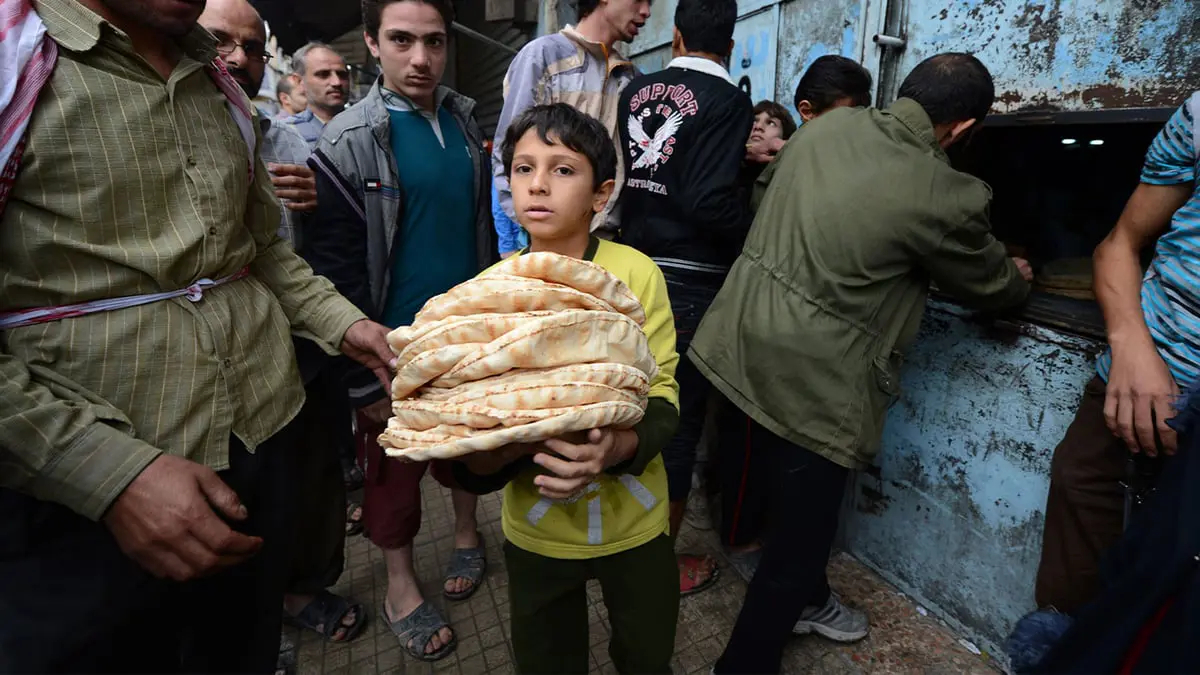 الحكومة السورية ترفع سعر الخبز والمازوت مع تفاقم الأزمة الاقتصادية