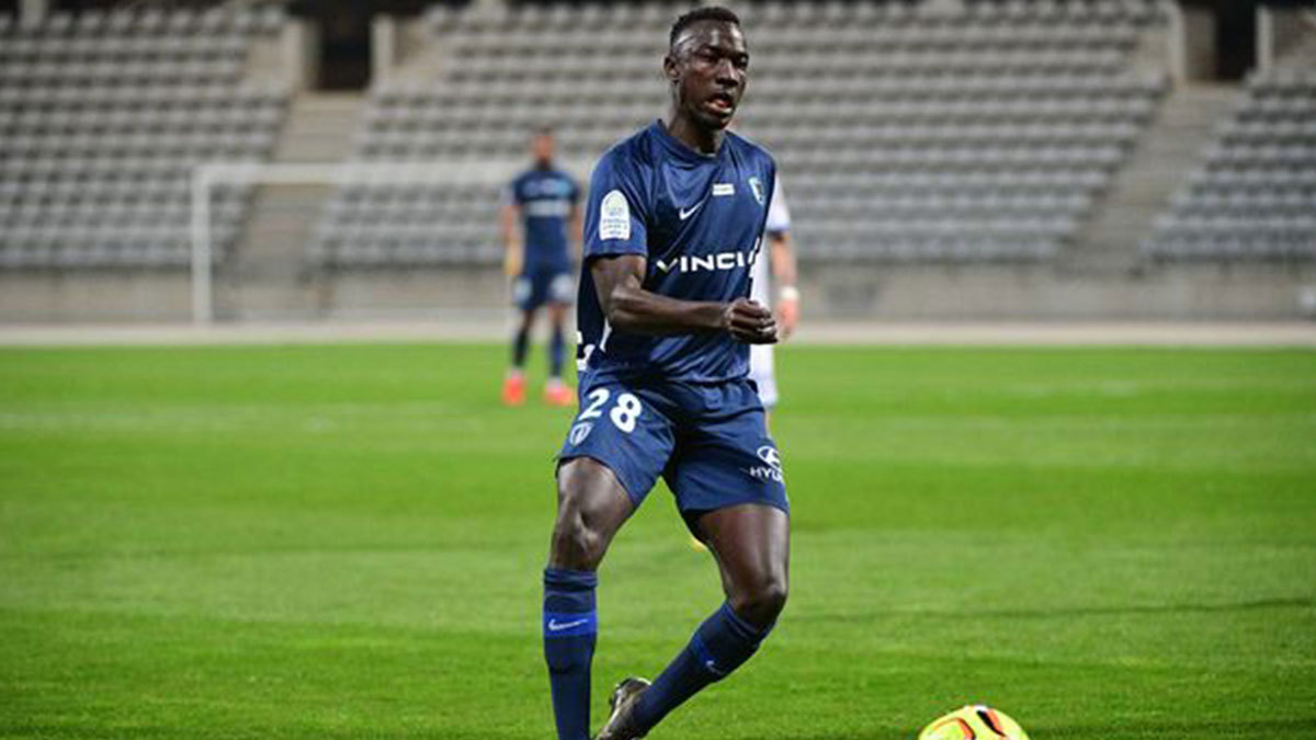 نادي ليفربول ينافس برشلونة على موهبة كونغولية في الدوري الفرنسي