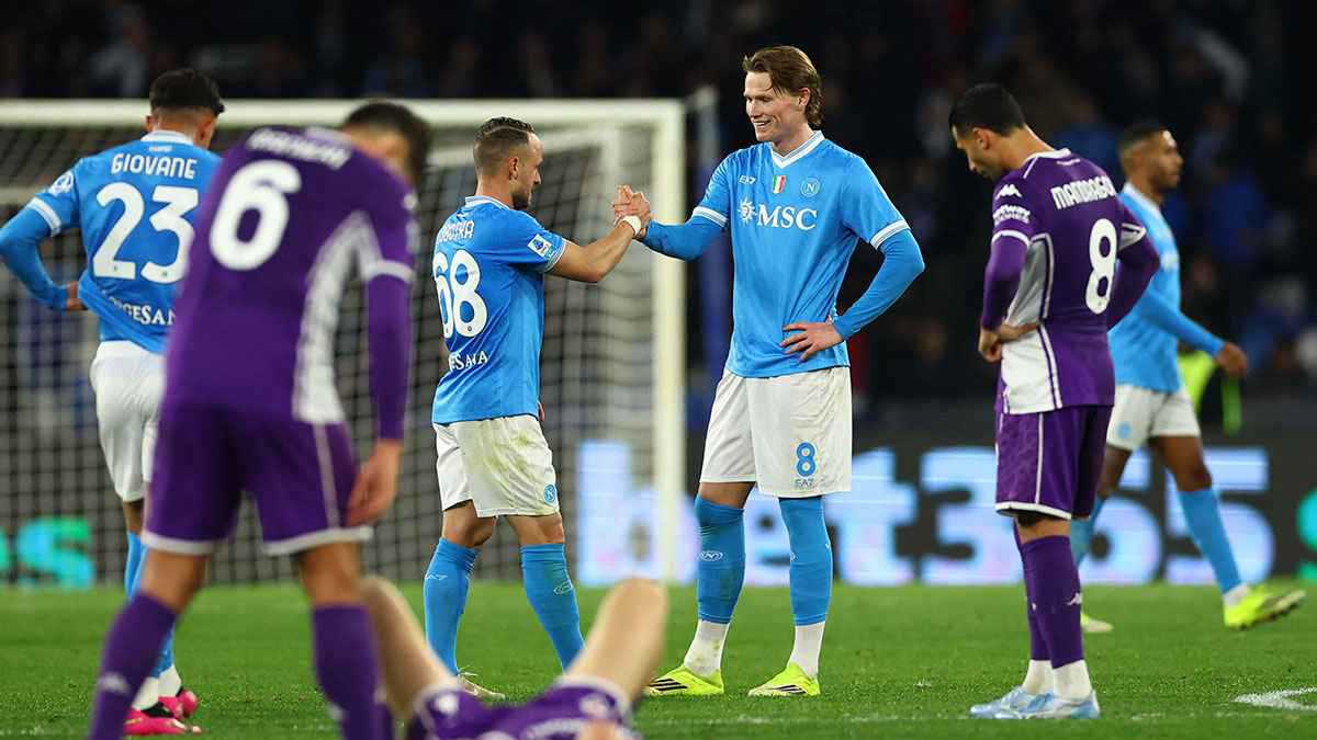 رغم تلقيه عرضا سعوديا قويا.. نجم نابولي يحسم موقفه من الرحيل عن الفريق 