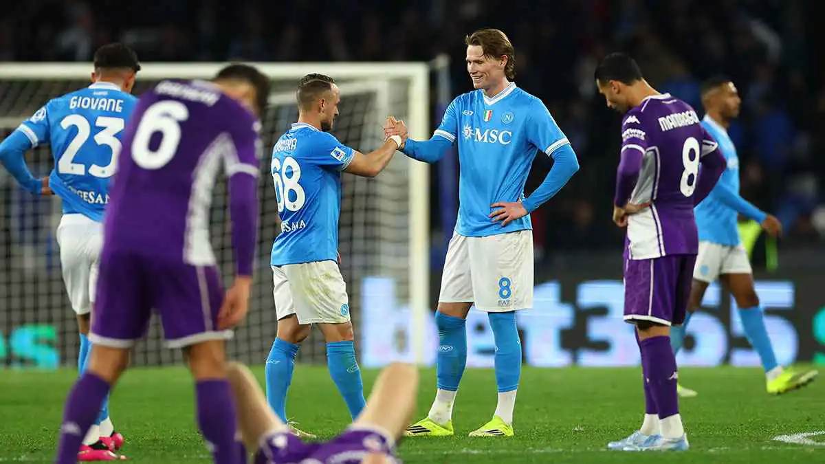 رغم تلقيه عرضا سعوديا قويا.. نجم نابولي يحسم موقفه من الرحيل عن الفريق