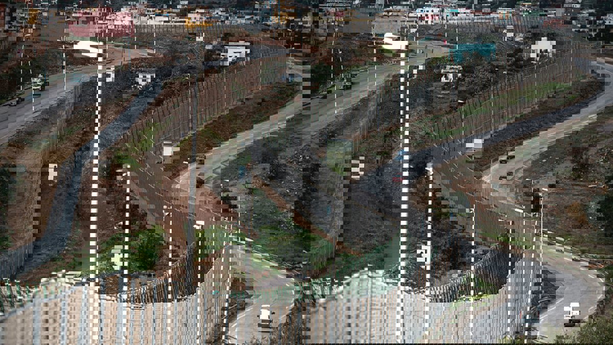 "جون أفريك": إسبانيا تعدّ خطة لمواجهة "برميل البارود" في سبتة ومليلية