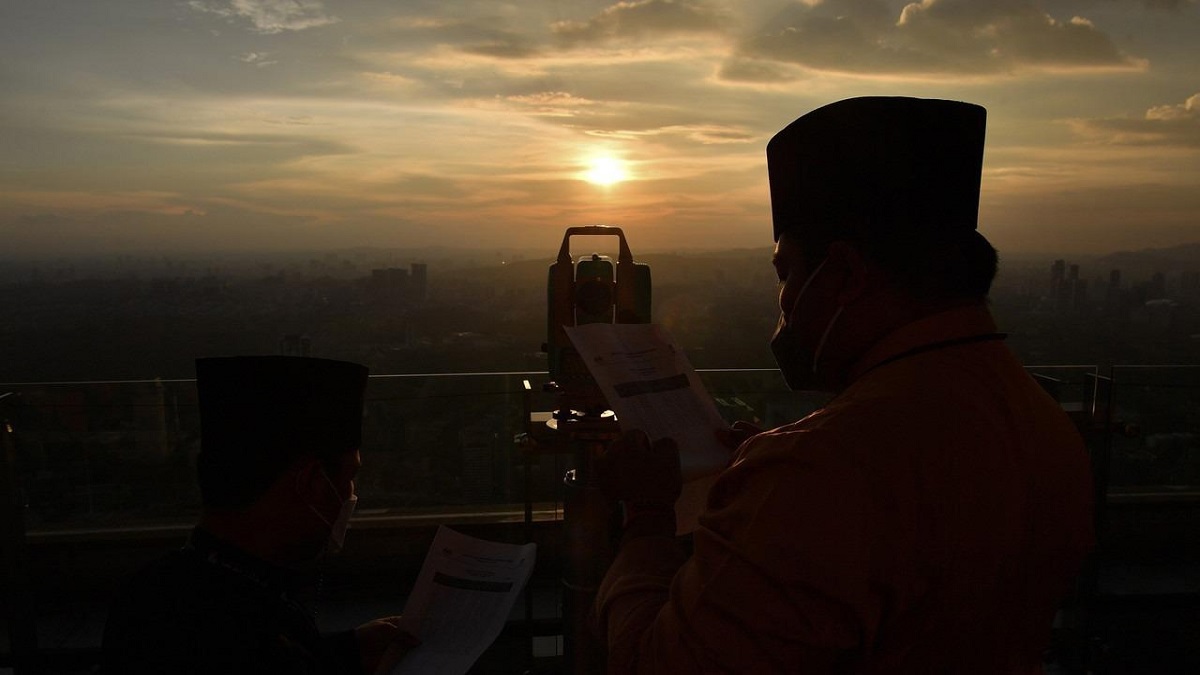 السعودية والإمارات تتحريان هلال رمضان مساء الثلاثاء 29 شعبان