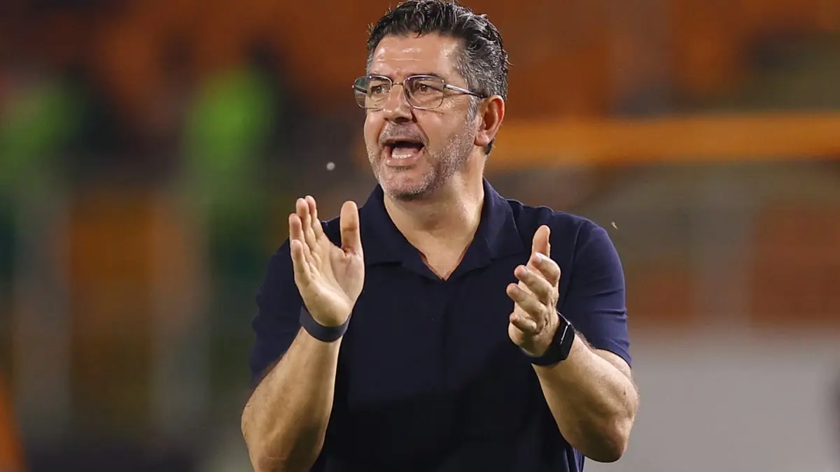 مفاجأة بشأن إقالة روي فيتوريا من تدريب منتخب مصر