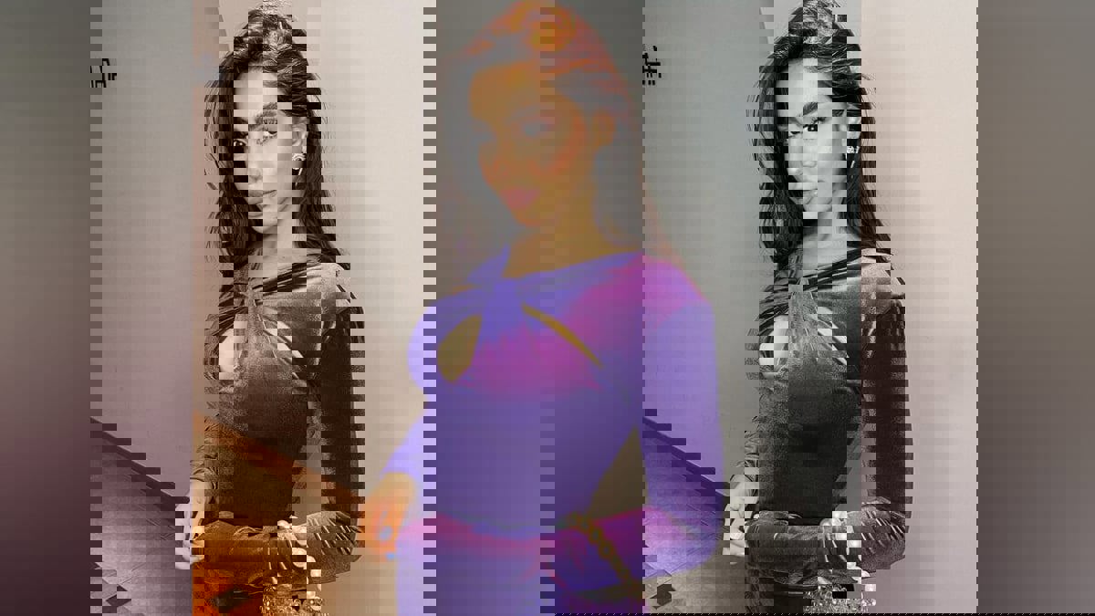 بعد وفاة والدها.. شمس بسام الملا تعلن عودتها للتمثيل