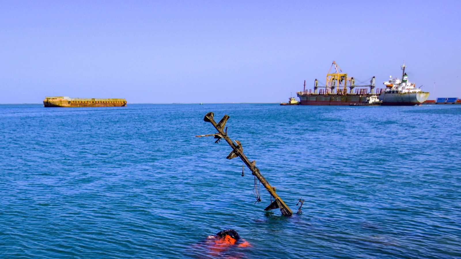 الحوثيون يهددون بتصعيد واسع في البحر الأحمر رفضا لتفتيش السفن