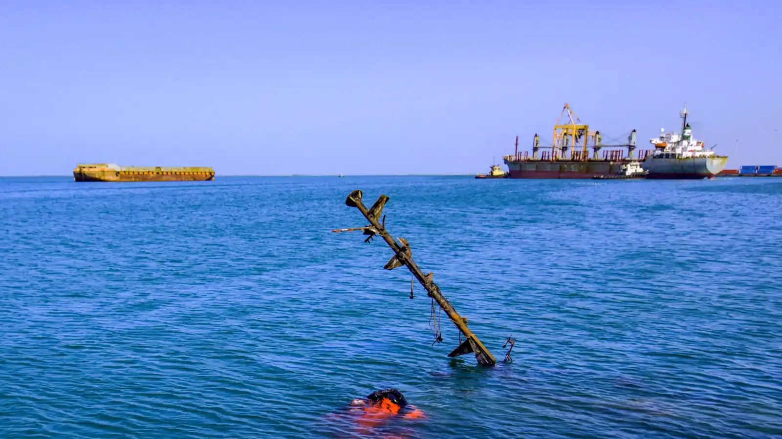 الحوثيون يهددون بتصعيد واسع في البحر الأحمر رفضا لتفتيش السفن