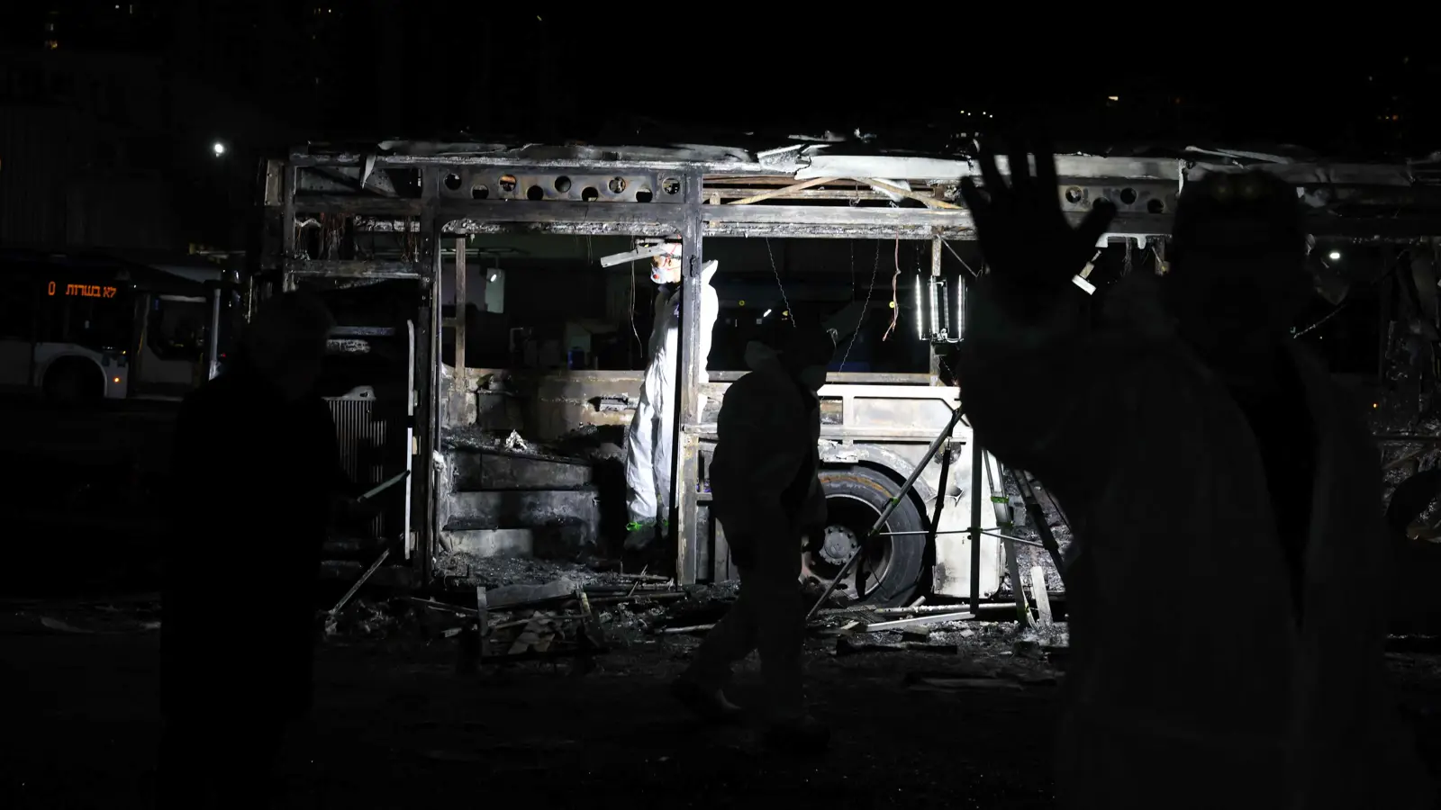 اعتقال 3 متهمين بمساعدة منفذ تفجير حافلات تل أبيب